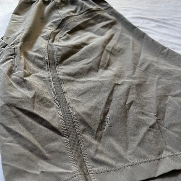 Lululemon T.H.E. Shorts Men’s Size M 9” Linerless Taupe Olive Training Shorts - Picture 2 of 8